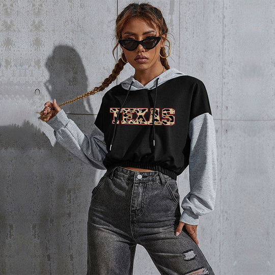 Damen Kurzgeschnittener Kapuzenpullover mit Teddy‑Print, Colorblock‑Ärmeln und elastischem Saum Nord Taschen