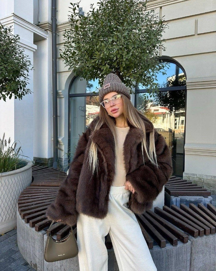 Damen Kurzblouson aus veganem Hochflor‑Kunstpelz mit extraweichem Volumen und offener Front Nord Taschen