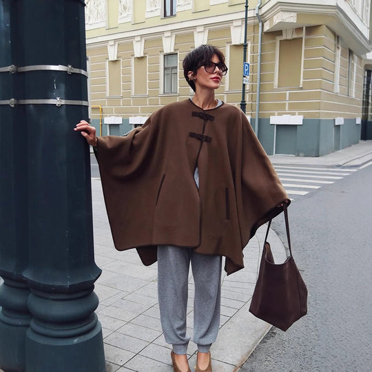 Damen Oversize Cape Mantel aus Wollmix mit hohem Stehkragen und Lederlaschen Nord Taschen