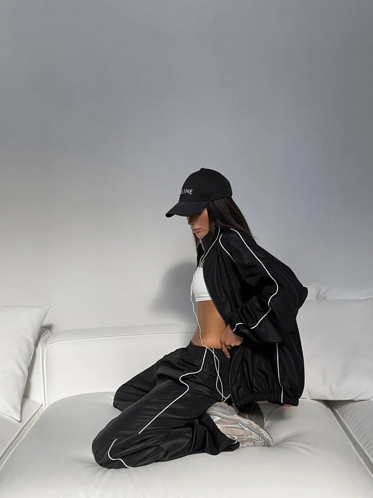 Damen sportives zweiteiliges Trainingsset mit Bomberjacke und weitem Jogginghose aus technischem Funktionsmaterial Nord Taschen