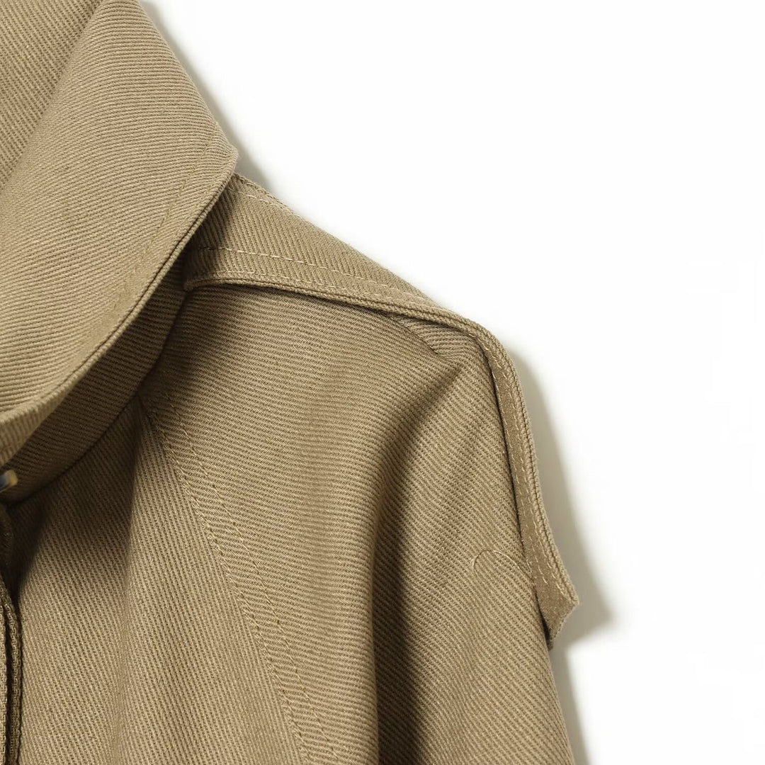 Damen Kurze Oversized Cape-Trenchjacke mit hohem Funnelkragen und Utility‑Pattentaschen Nord Taschen