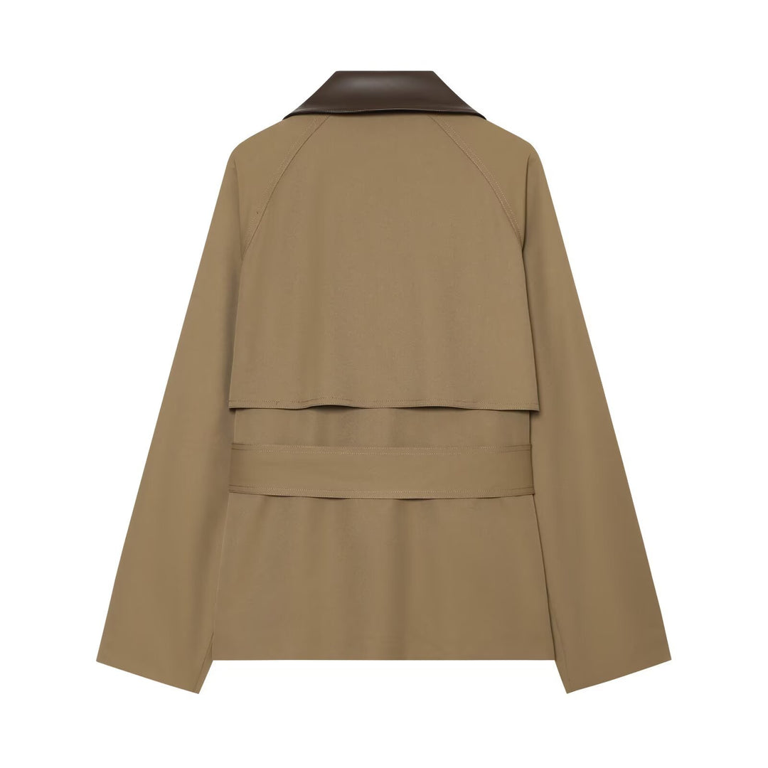 Damen kurz geschnittener Trenchcoat mit kontrastierendem Lederkragen und Taillengürtel Nord Taschen
