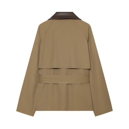 Damen kurz geschnittener Trenchcoat mit kontrastierendem Lederkragen und Taillengürtel Nord Taschen