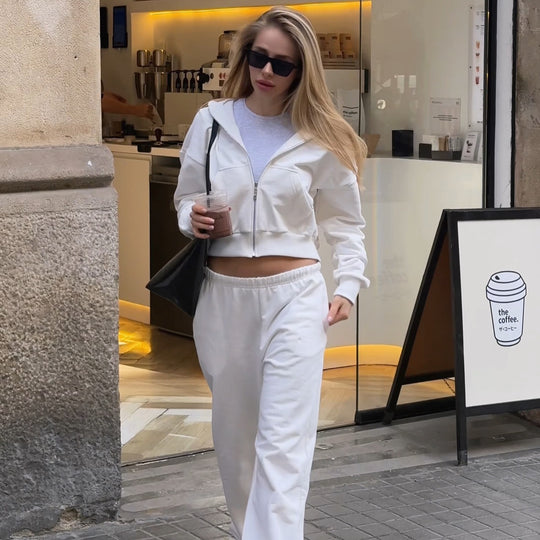 Damen kurzes Reißverschluss-Hoodie mit Kängurutasche und gerader High-Waist-Jogginghose Nord Taschen