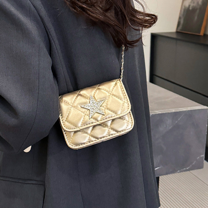 Damen Clutch-Tasche mit eleganter Steppmusterung und funkelndem Sternenanhänger Nord Taschen