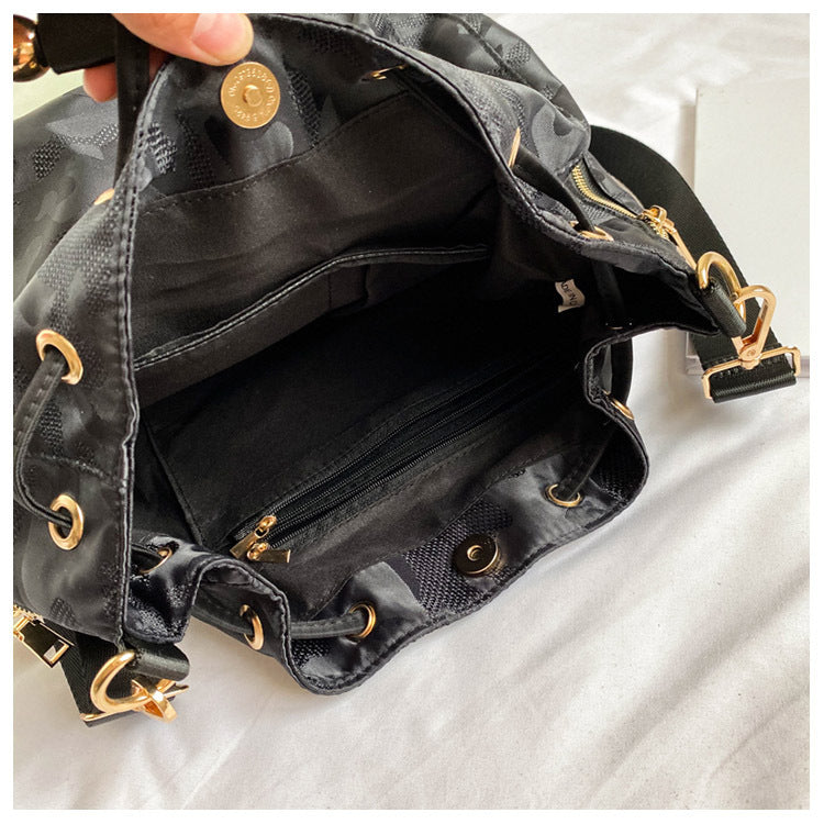 Damen Hobo-Tasche mit elegantem Kordelzug und praktischen Reißverschlussfächern Nord Taschen