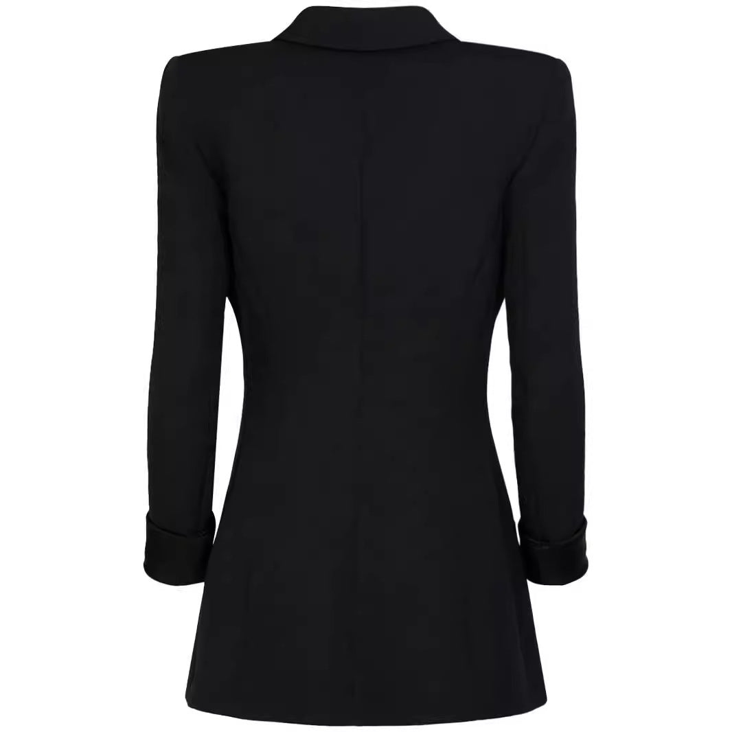 Damen Taillierter Smoking‑Blazer mit Satin‑Schalkragen und dekorativen Medaillonknöpfen Nord Taschen