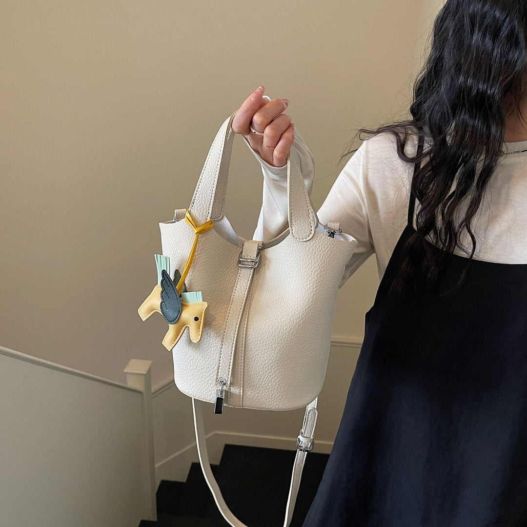 Damen Hobo-Tasche mit einzigartigem Tieranhänger und praktischem Tragegurt Nord Taschen