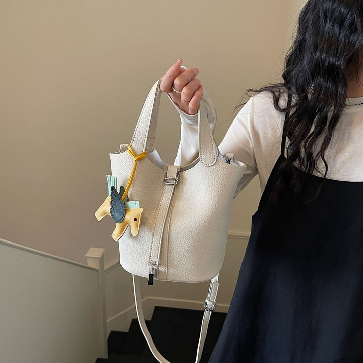 Damen Hobo-Tasche mit einzigartigem Tieranhänger und praktischem Tragegurt Nord Taschen