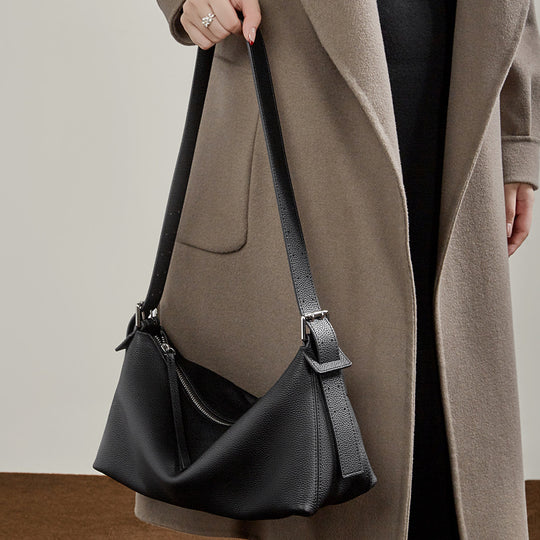 Damen Umhängetasche mit geschwungenem Design und praktischen Reißverschlusstaschen Nord Taschen