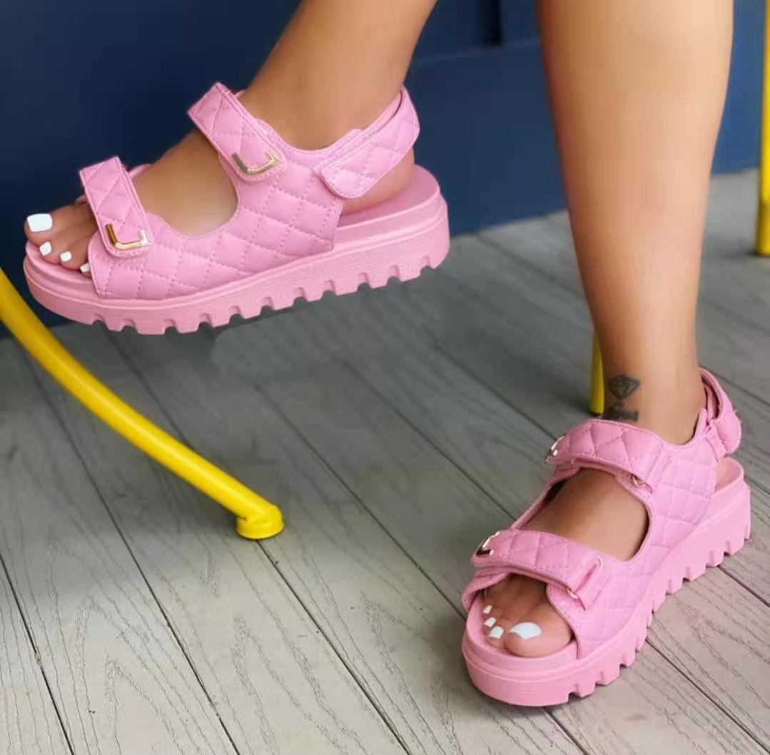 Damen Trendige Sandalen im modernen Design