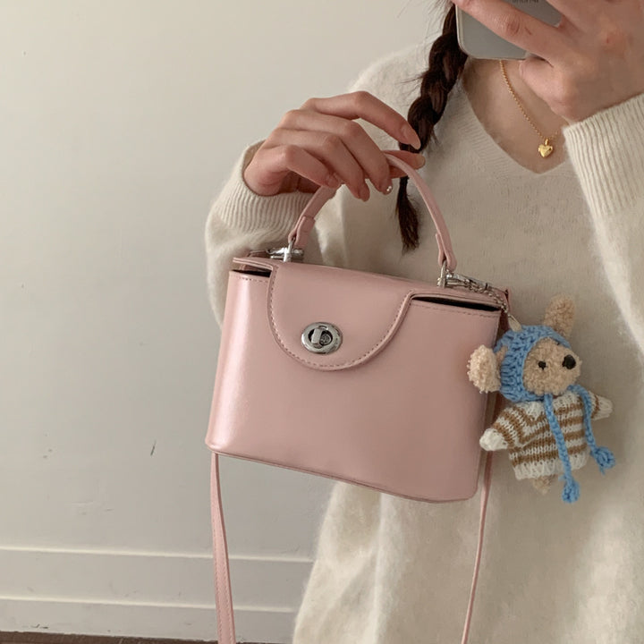 Damen Mini-Handtasche mit niedlichem Tieranhänger Nord Taschen