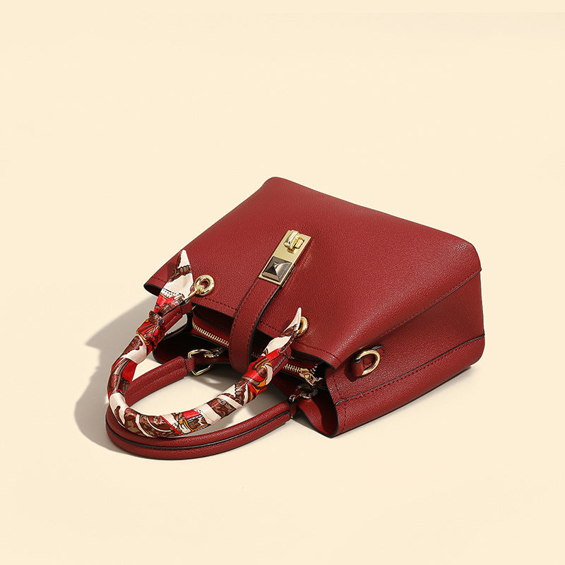 Damen Handtasche mit verspieltem Halstuch-Detail und elegantem Leder Nord Taschen