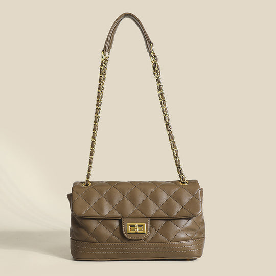 Damen Umhängetasche mit elegantem Steppmuster und goldener Kettenapplikation Nord Taschen