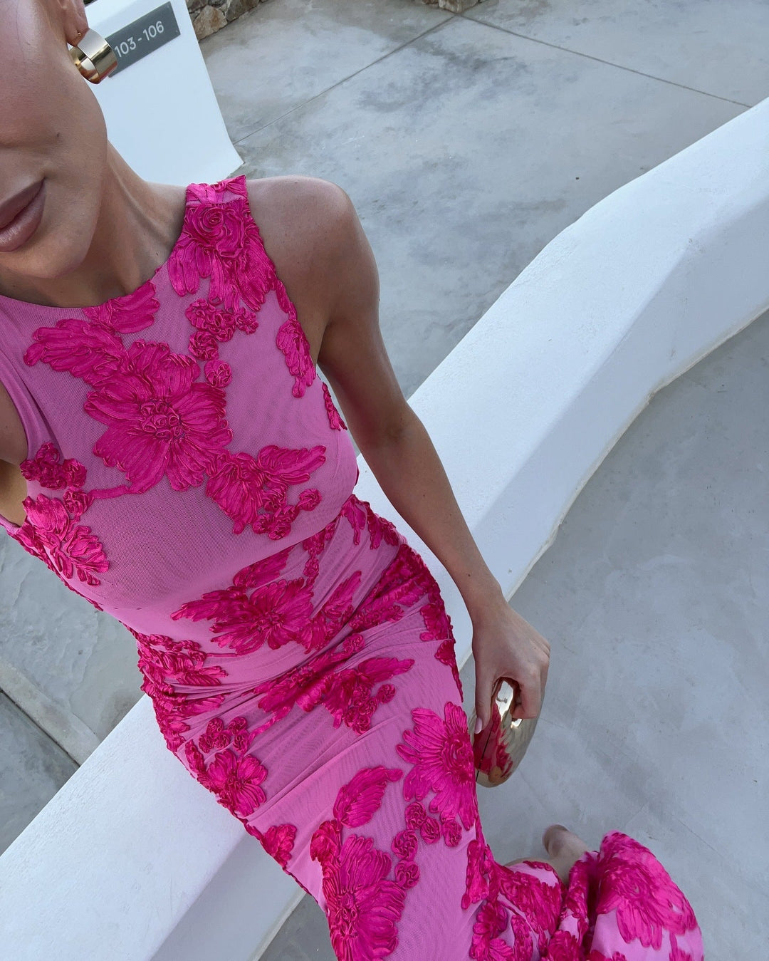Damen Maxi-Kleid mit floralem 3D-Stickdesign und figurbetonter Silhouette