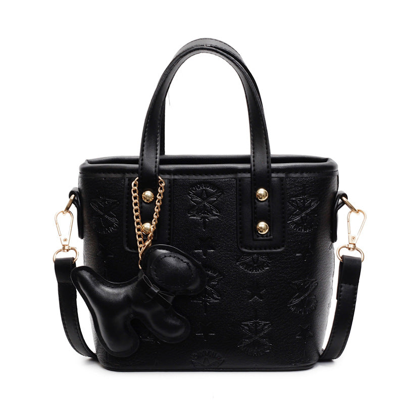 Damen Mini-Handtasche mit verspieltem Anhänger | Nord Taschen