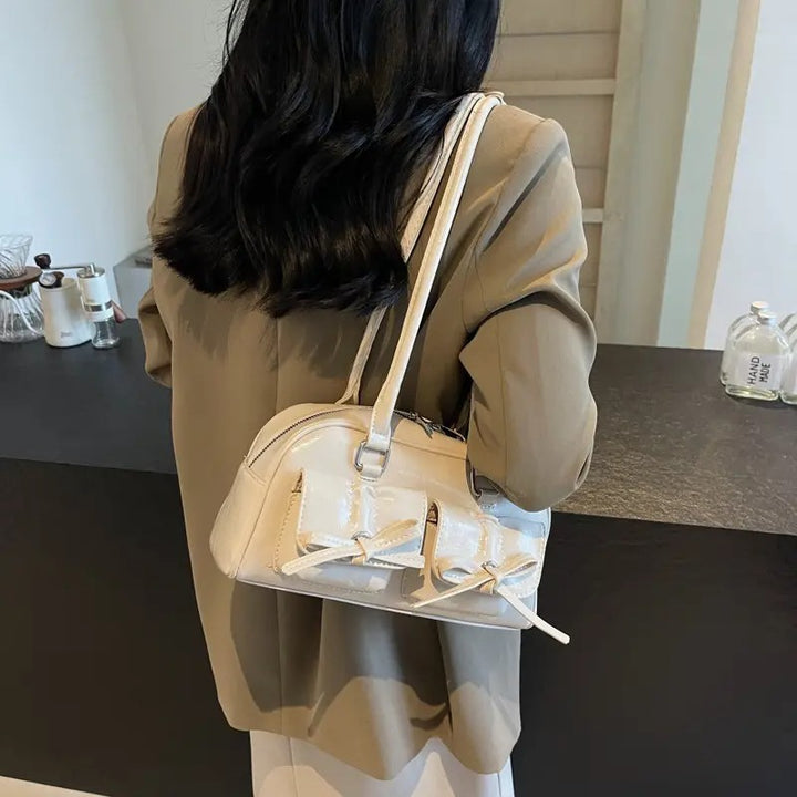 Damen Handtasche mit süßen Knotenapplikationen und praktischem Stauraum Nord Taschen