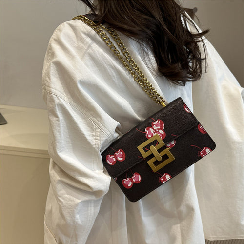 Damen Clutch mit elegantem Kettenriemen Nord Taschen