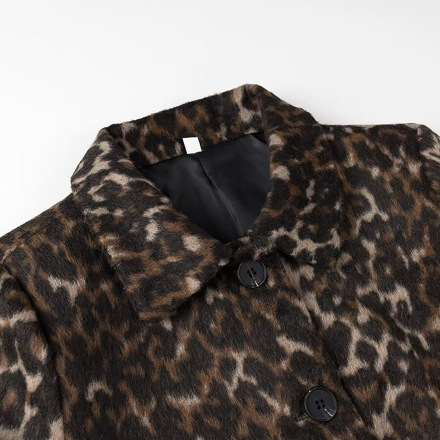 Damen Boxy‑Kurzjacke mit Leopardenmuster, Hemdkragen und aufgesetzten Pattentaschen Nord Taschen