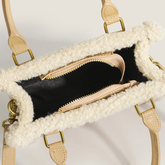 Damen Handtasche mit luxuriösem Kunstfell und praktischem Schulterriemen Nord Taschen