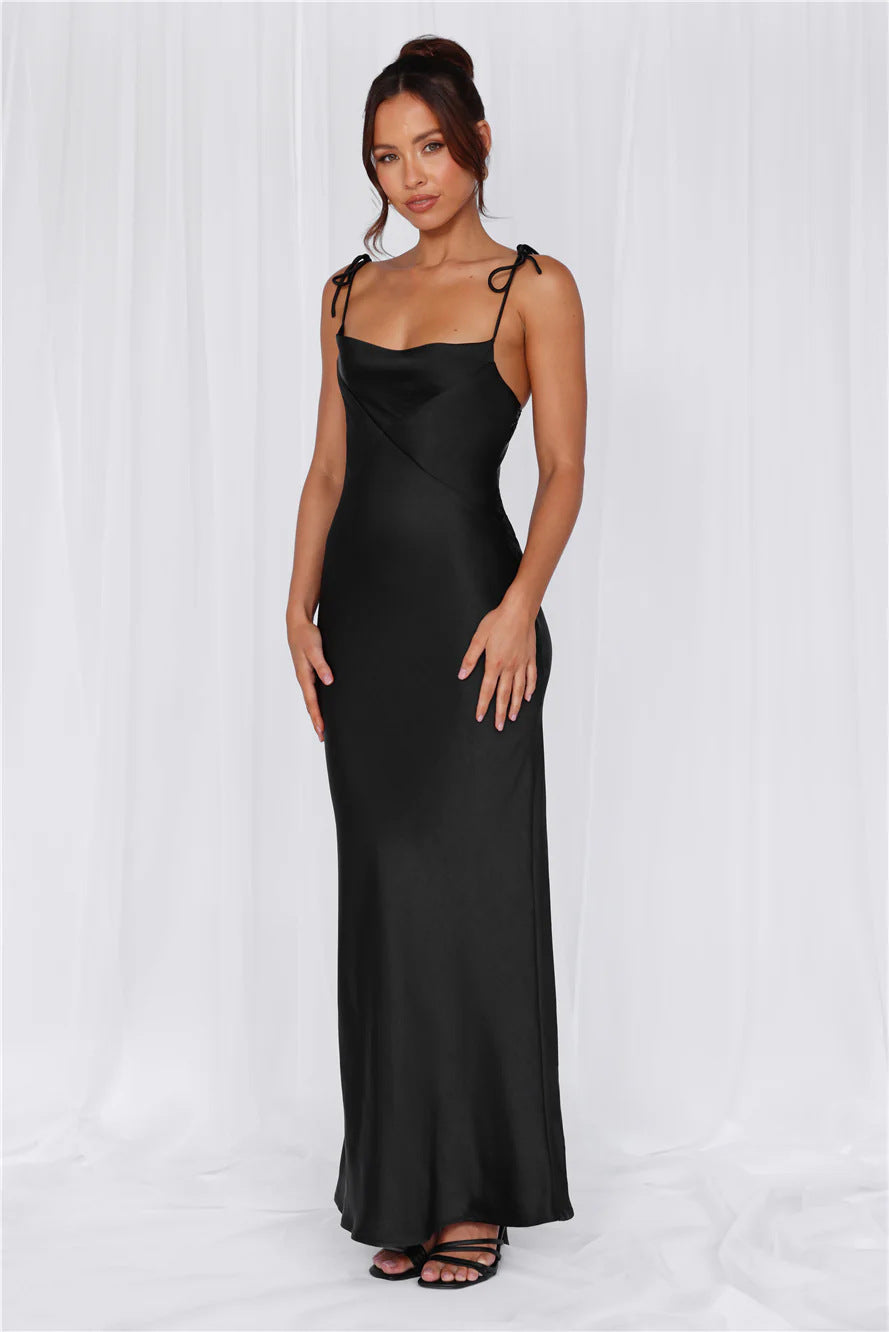 Damen Elegantes Satin-Maxikleid mit verstellbaren Trägern und figurbetontem Schnitt Nord Taschen