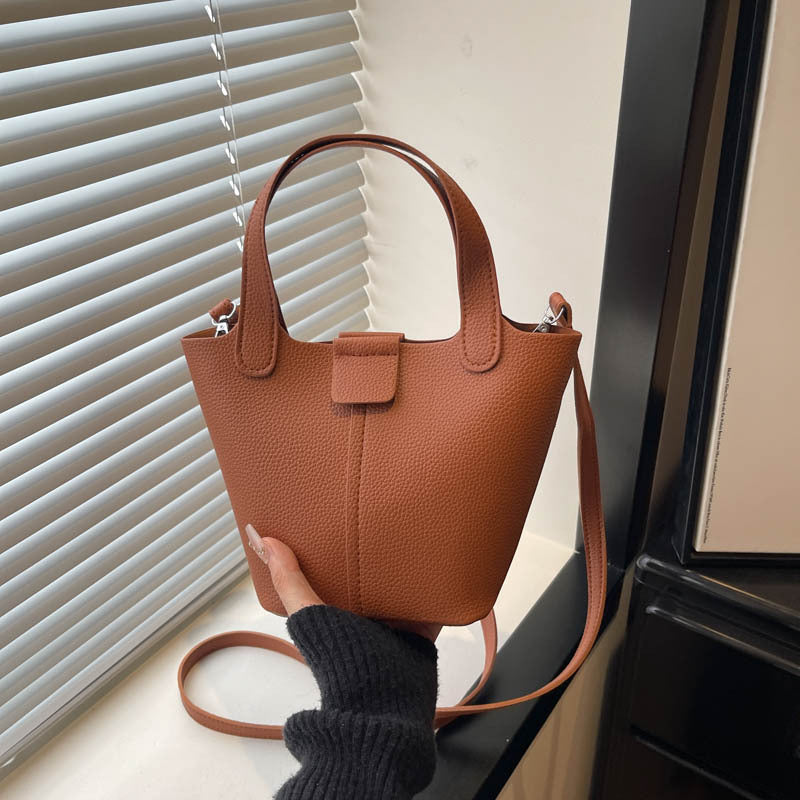 Damen Handtasche aus strukturiertem Kunstleder mit praktischem Magnetverschluss Nord Taschen