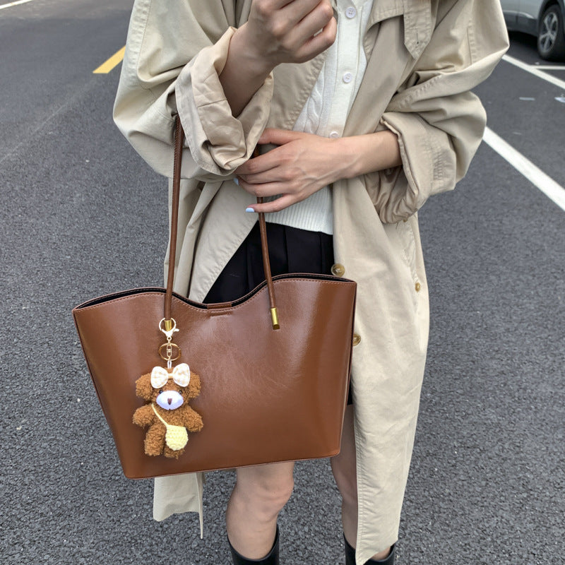Damen Shopper-Tasche mit verspieltem Kuscheltier-Anhänger Nord Taschen