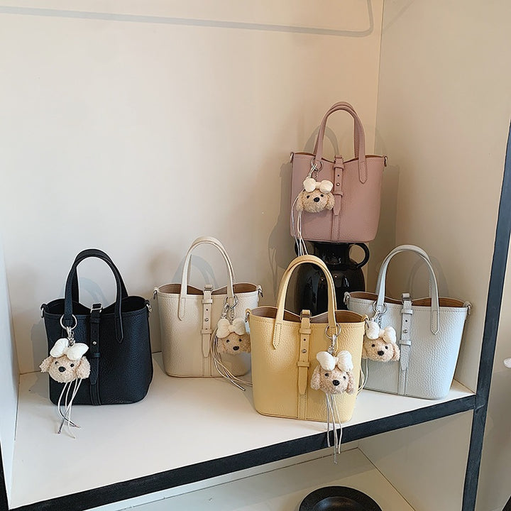 Damen Hobo-Tasche mit verspieltem Plüschanhänger Nord Taschen