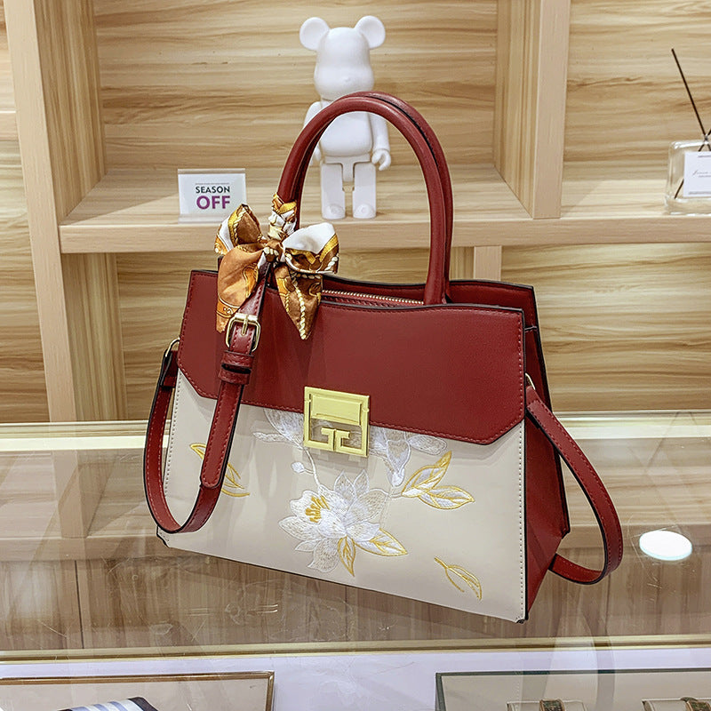 Damen Handtasche mit elegantem floralem Design und praktischen Trageoptionen Nord Taschen