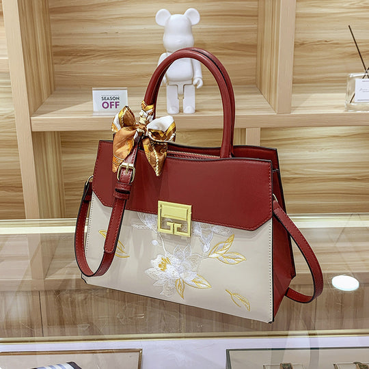 Damen Handtasche mit elegantem floralem Design und praktischen Trageoptionen Nord Taschen