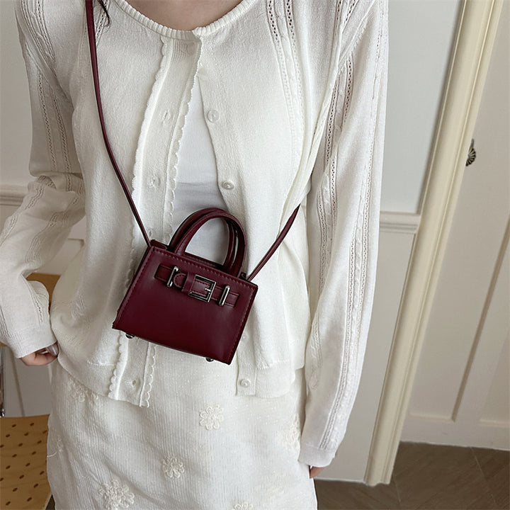 Damen stylische Handtasche mit praktischem Tragegurt und elegantem Verschluss Nord Taschen