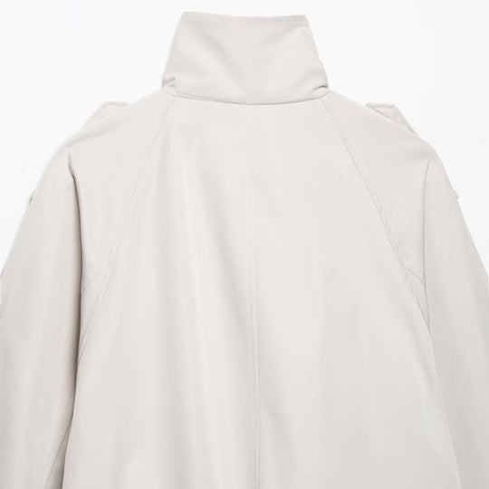 Damen Kurzgeschnittener Cape-Trench mit hohem Funnelkragen und doppelreihiger Knopfleiste Nord Taschen