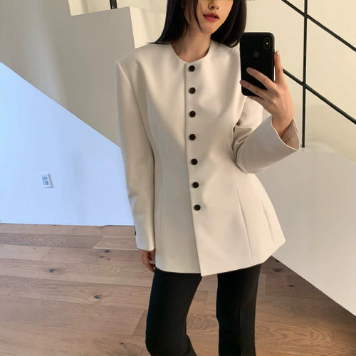 Damen Taillierter Blazer mit skulpturaler Schulter, Rundhalsausschnitt und Kontrastknopfleiste Nord Taschen