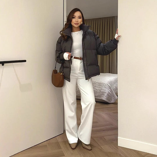 Damen Kurze taillierte Pufferjacke mit Rippbündchen und hohem Stehkragen Nord Taschen