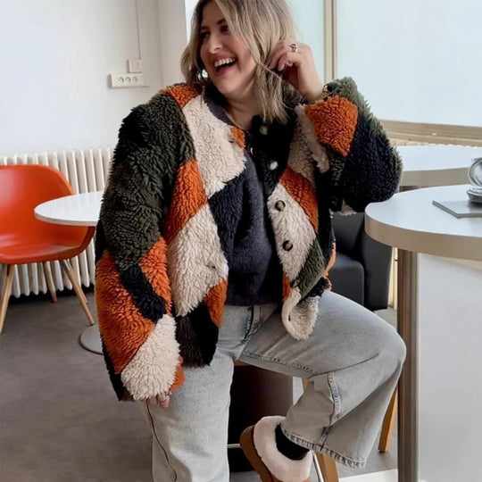 Damen Kurz geschnittene Patchwork‑Teddyjacke mit strukturierter Schlingenfaser und Druckknopfleiste Nord Taschen