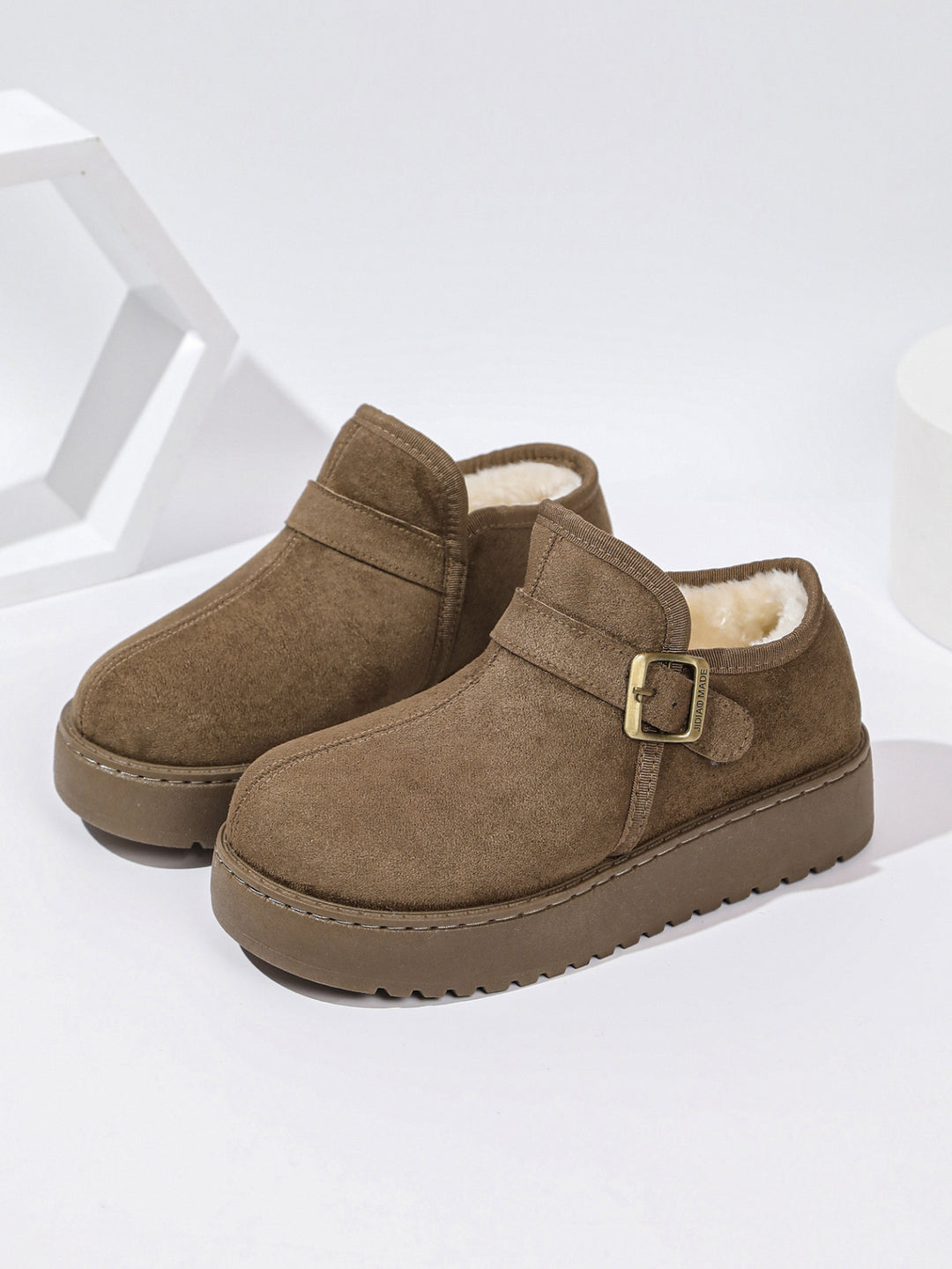 Damen Gefütterte Kurzschaft-Stiefel in Wildleder-Optik mit Plateau und Schnallenriemen Nord Taschen
