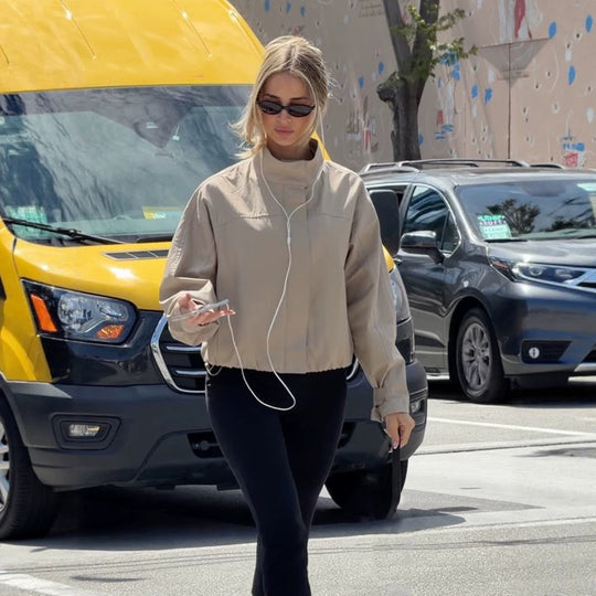 Damen Leichte Cropped-Utility-Jacke mit Stehkragen, verdeckter Knopfleiste und elastischem Saum Nord Taschen