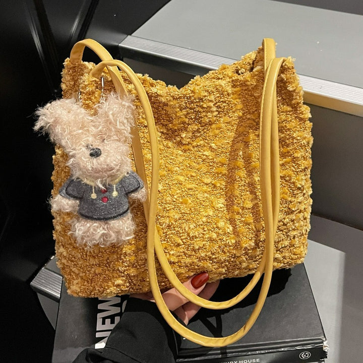 Damen modische Umhängetasche mit süßem Plüschanhänger Nord Taschen