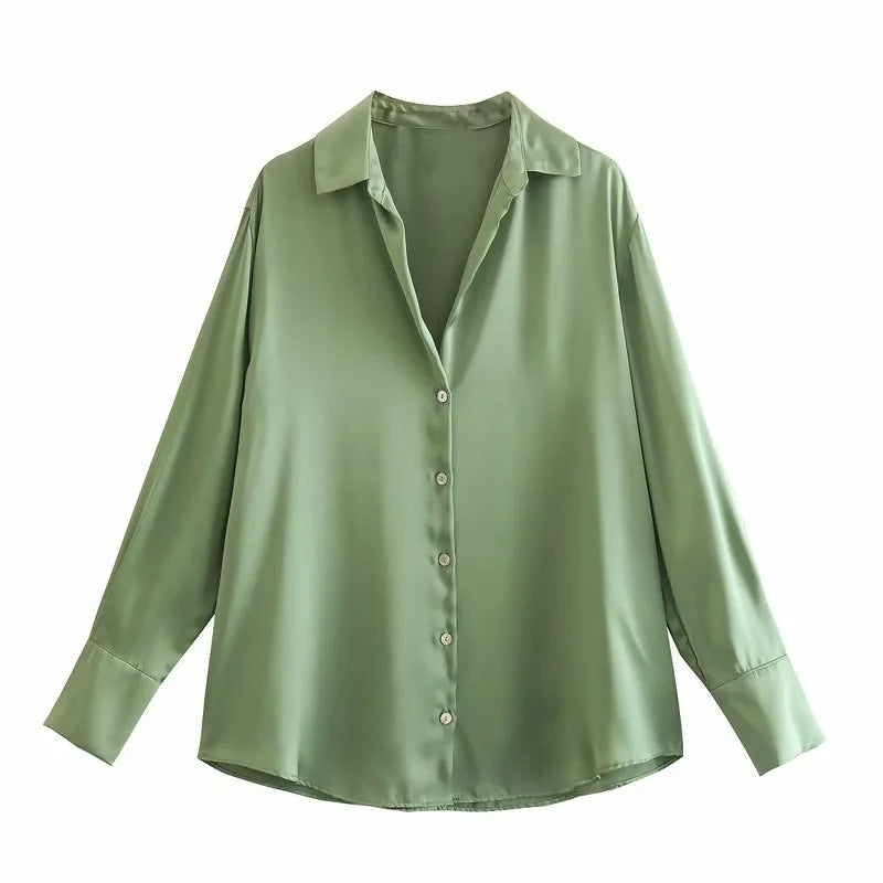 Damen Oversized Satinbluse mit Hemdkragen und breiten Manschetten Nord Taschen