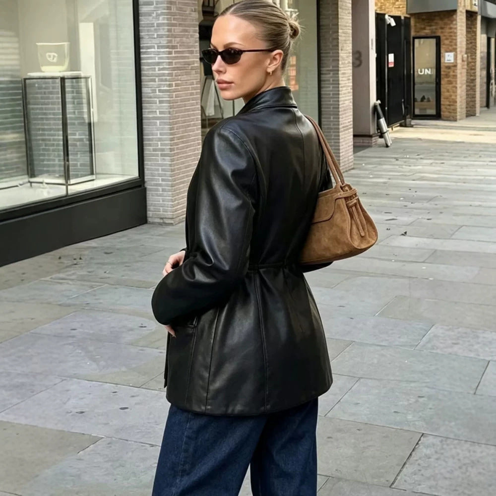 Damen Taillierter Wickelblazer aus Lederimitat mit ausgestelltem Saum Nord Taschen