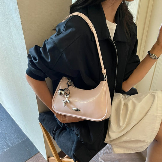 Damen Umhängetasche mit verstellbarem Kettenriemen und modischem Anhänger Nord Taschen