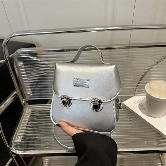 Damen praktische Crossbody-Rucksackhandtasche mit stilvollen Metallakzenten Nord Taschen