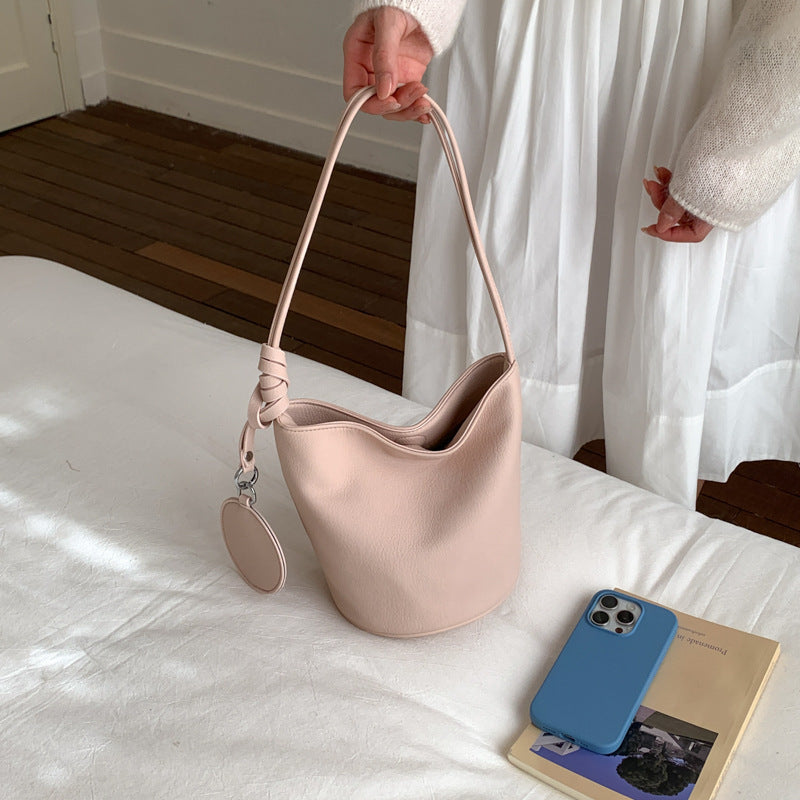 Damen Beuteltasche aus weichem Kunstleder mit abnehmbarem Schlüsselanhänger Nord Taschen