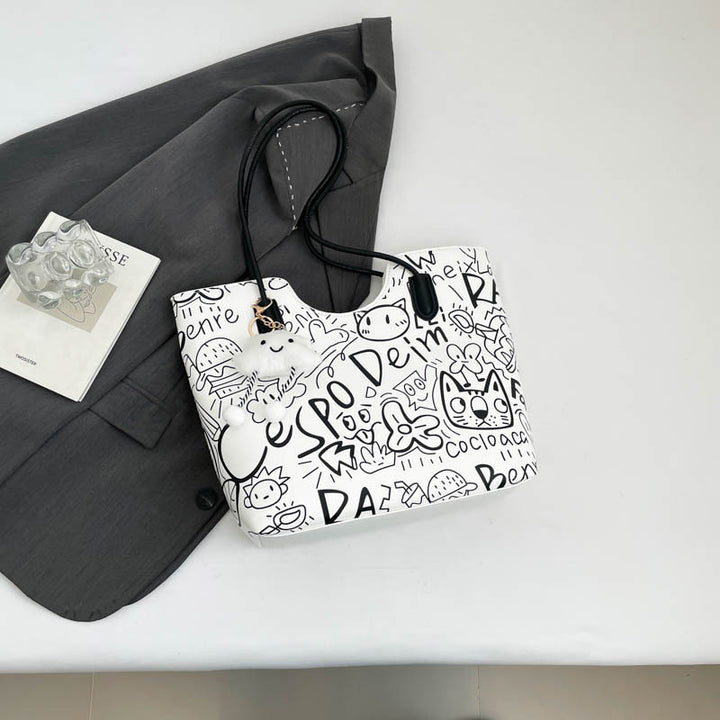 Damen modische Beuteltasche mit verspieltem Anhänger Nord Taschen