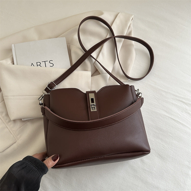 Damen elegante Umhängetasche mit hochwertiger Lederstruktur und modischem Verschluss Nord Taschen