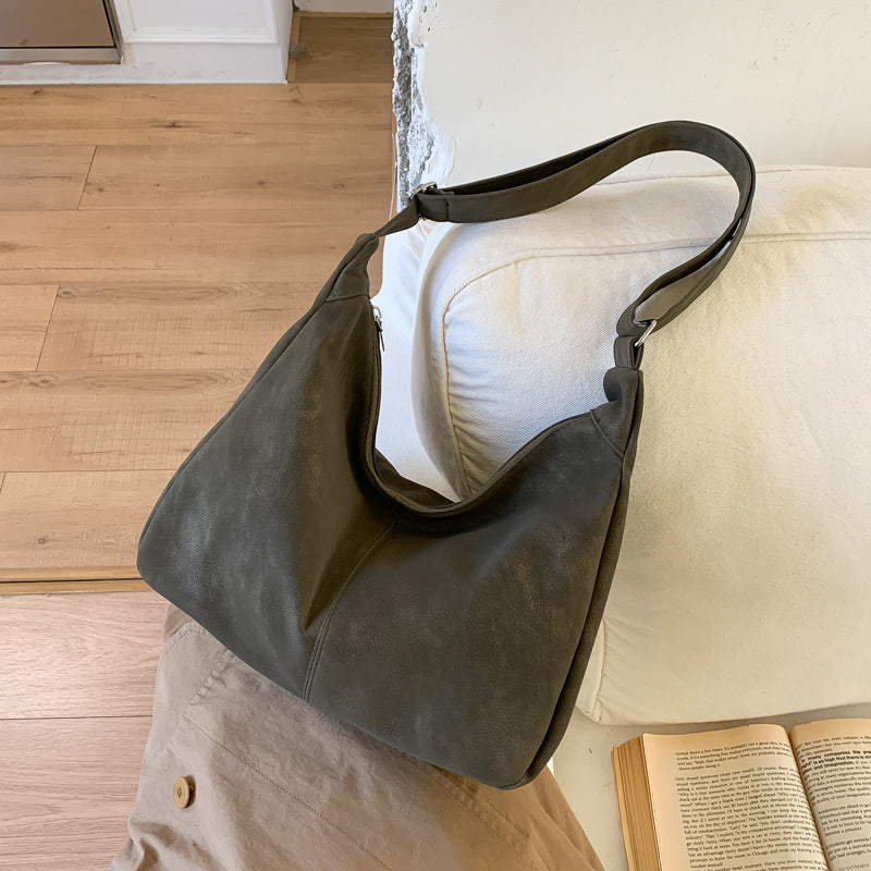 Damen Hobo-Tasche aus hochwertigem Leder mit luftigem Design Nord Taschen