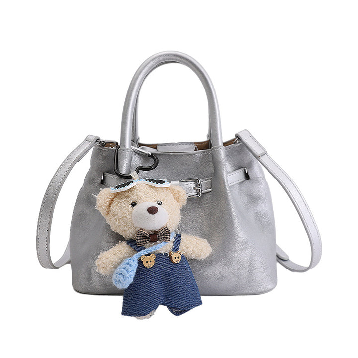 Damen modische Handtasche mit verspieltem Bärenanhänger Nord Taschen