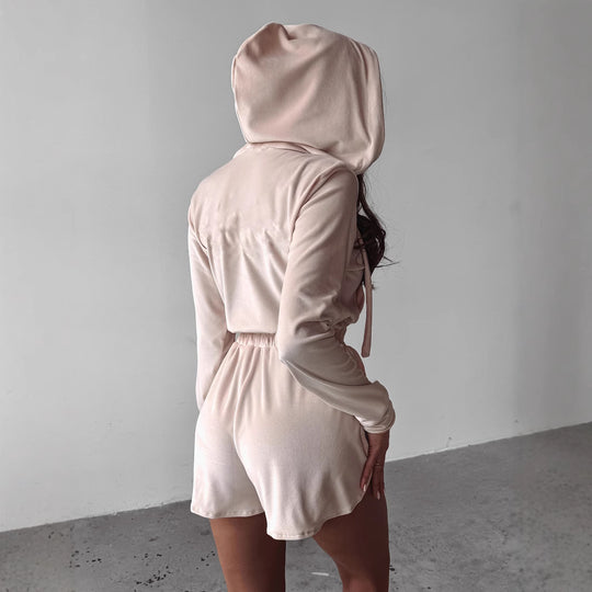 Damen cropped Zip-Hoodie mit gerafftem Tunnelzugbund und fließender High-Waist-Short im Lounge-Set Nord Taschen