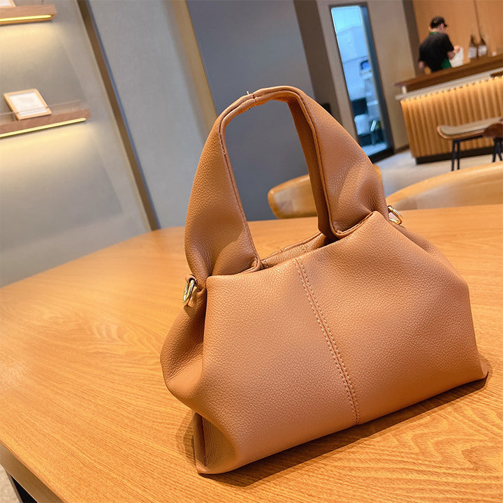 Damen Hobo-Tasche mit elegantem Faltendesign und zeitgemäßen Akzenten Nord Taschen