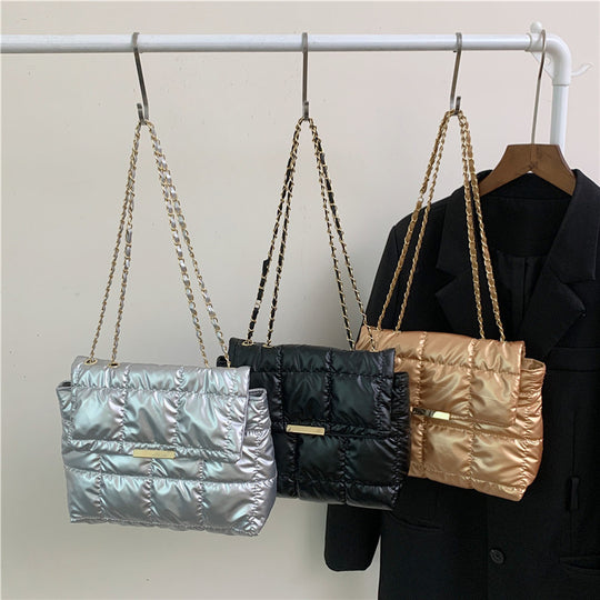 Damen modische Umhängetasche mit gepolstertem Design und Kettenriemen Nord Taschen